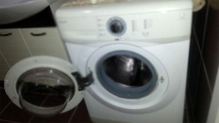 Çamaşır makinesinin altından gizli sığınak çıktı
