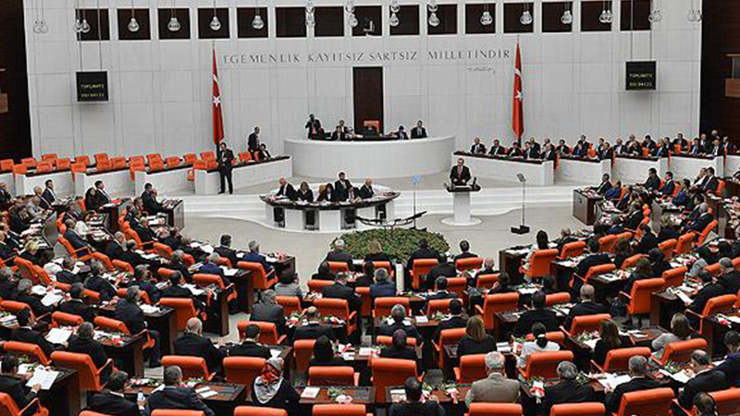 Yeni dönemin ilk parlamentosu: Milletvekilleri yemin etti