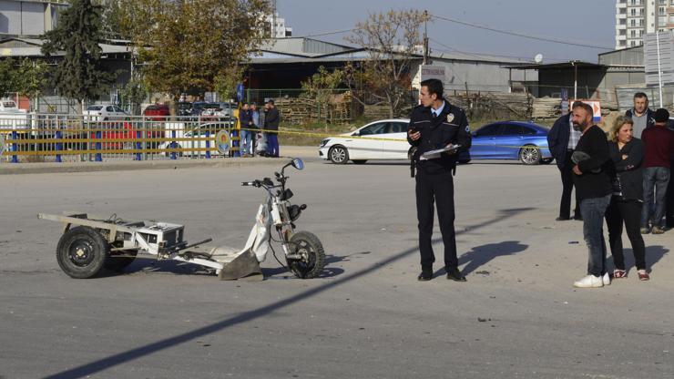 Kazada ölen babasının ayakkabılarını bırakamadı