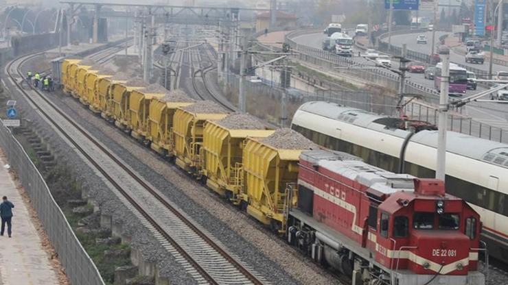 Kocaelide yük treni raydan çıktı