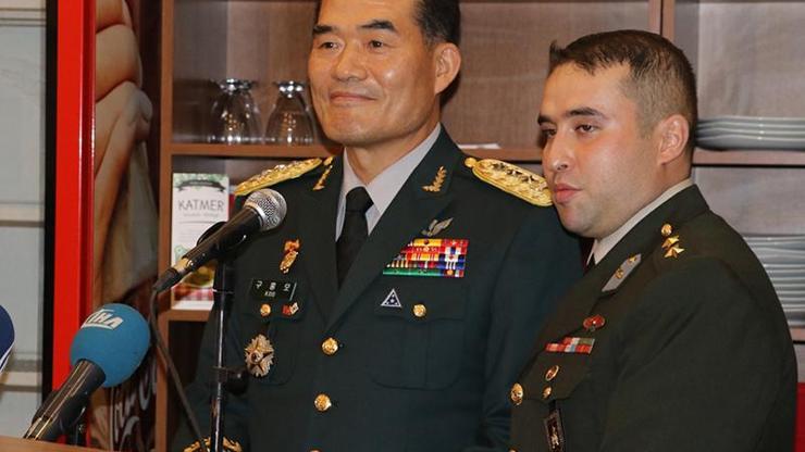 Güney Koreli komutan Manisada Kore gazileriyle buluştu