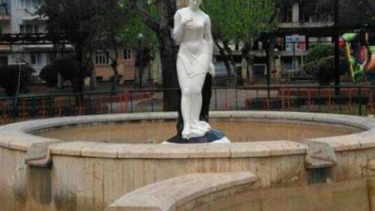 Afrodisias heykeli, İsmet Sezginin heykeli için mi kaldırıldı