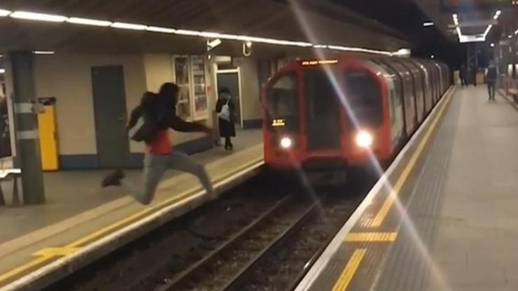 Londra Metrosunda ölüme ramak kala