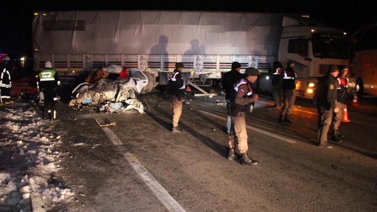 Konyada cinayet gibi kaza: Hatalı U dönüşü yapan TIRa çarptı