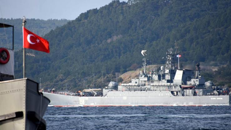 Suriyeye giden Rus gemisi Çanakkale Boğazından geçti