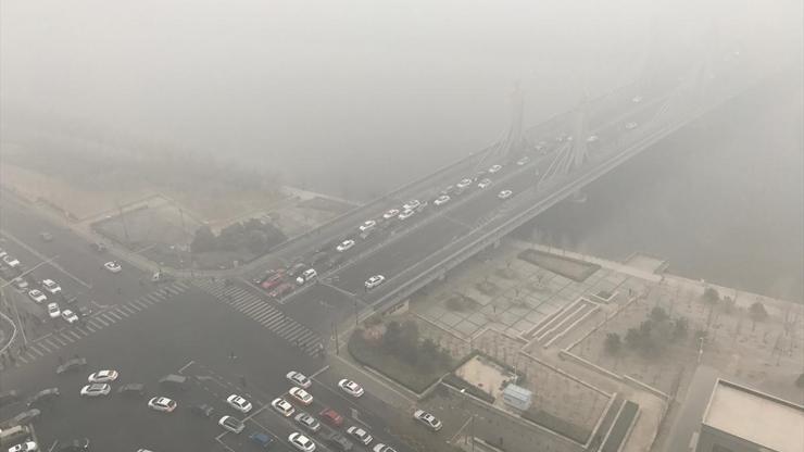 Çinde hava kirliliği alarmı: Göz gözü görmüyor