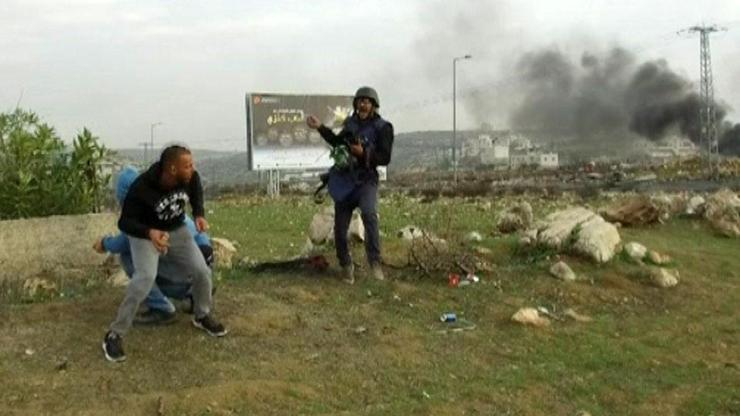 İsrail askerleri tarafından gazetecinin vurulma anı saniye saniye görüntülendi