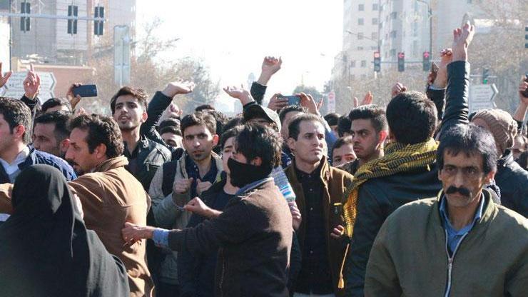 İran İçişleri Bakanından sert açıklama: Protestocular yaptıklarının bedelini ödeyecek