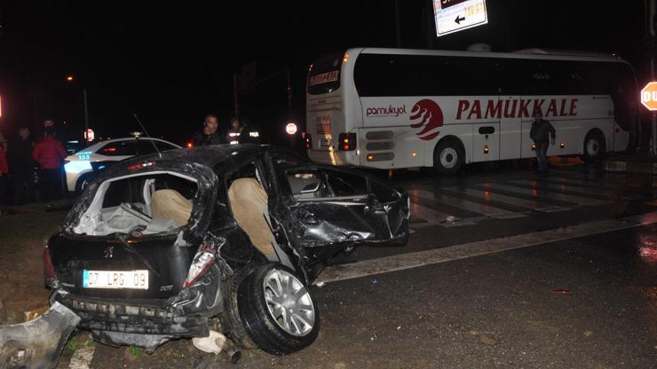 Çalışmayan sinyalizasyon ölüm getirdi: Yolcu otobüsü ile iki otomobil çarpıştı