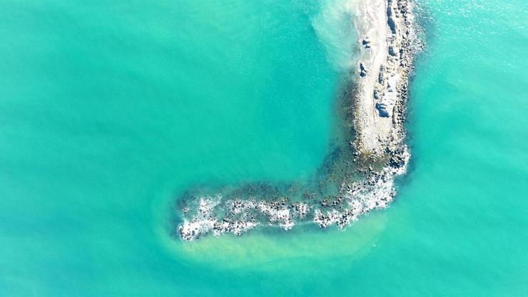 Rize’de 3 milyon lira harcanan yat limanı inşaatı eriyip suya gömüldü