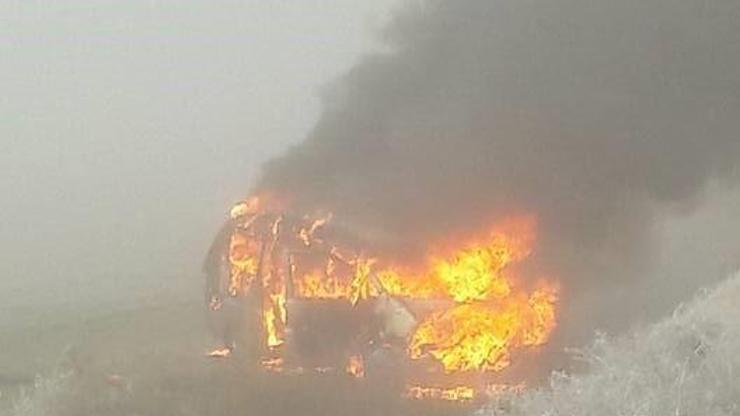 Üniversite personelini taşıyan araç alev alev yandı