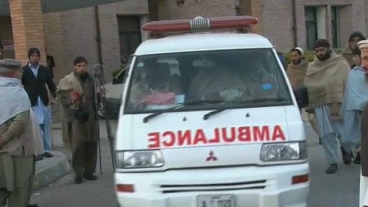 Pakistanda polis aracına intihar saldırısı