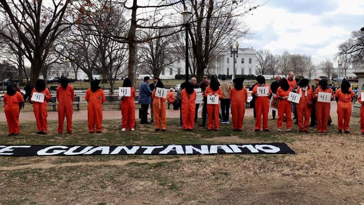 Beyaz Saray önünde Guantanamo gösterisi