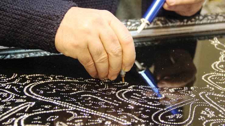 6.5 ayda tamamladı, 14 bin swarovski taşla tamamladı dünyada eşi benzeri yok