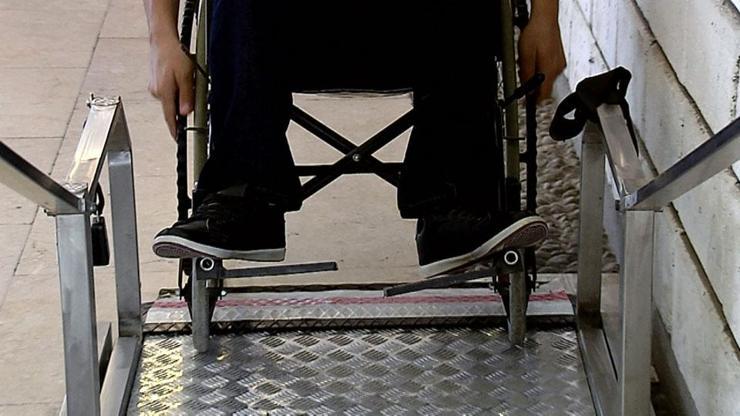 Engelli vatandaşın akülü sandalyesi ve koltuk değnekleri çalındı