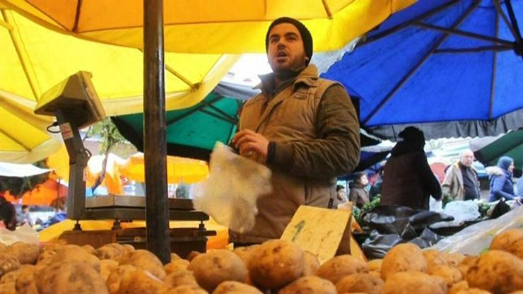 Kurtlar Vadisinin cendere müziğiyle patates satan pazarcı