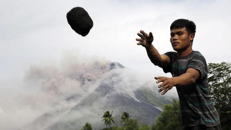 Filipinlerde yanardağ patladı, bölgede tahliyeler başladı