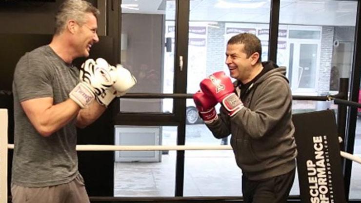 Cüneyt Özdemir, Sadettin Saranla birlikte boks ringine çıkıyor