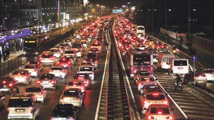 İstanbulda trafik kilitlendi: İşte son durum