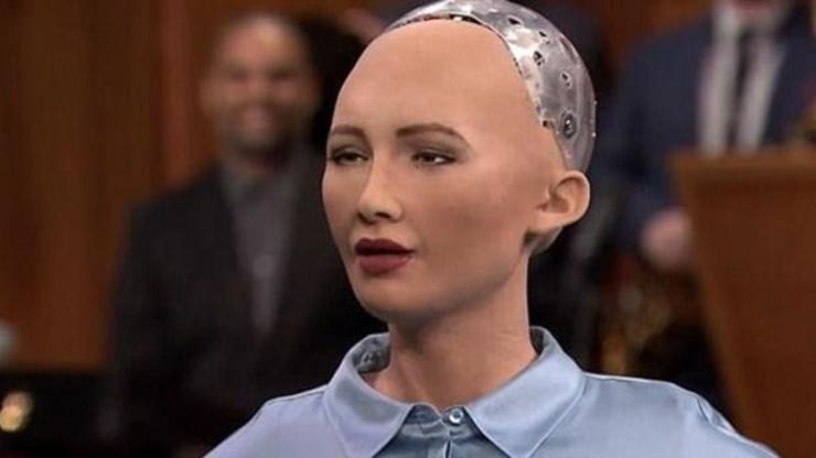 Devlet Bahçelinin tepki gösterdiği robot Sophia Türkiyeye geliyor