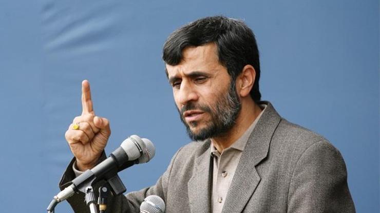 Ahmedinejaddan yeni hamle: Protesto için izin istedi