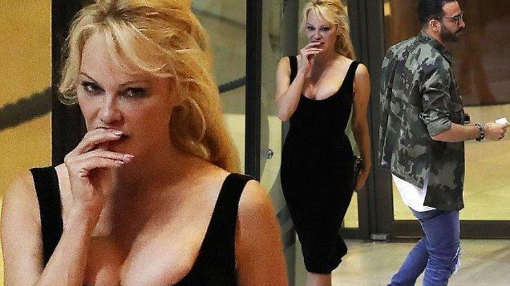 Pamela Anderson ülkesini terk etti