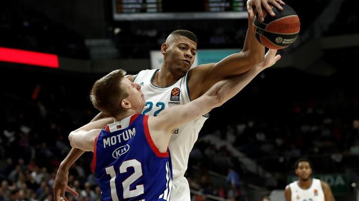 Anadolu Efes, THY Euroleaguede Real Madride boyun eğdi