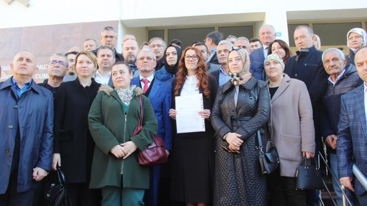 AK Partinin tek kadın il başkanı mazbatasını aldı