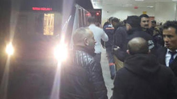 Ankara Metrosunda korku dolu anlar: Genç kız raylara düştü