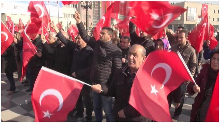 Ankarada Afrin harekatına için bayrak dağıtıldı
