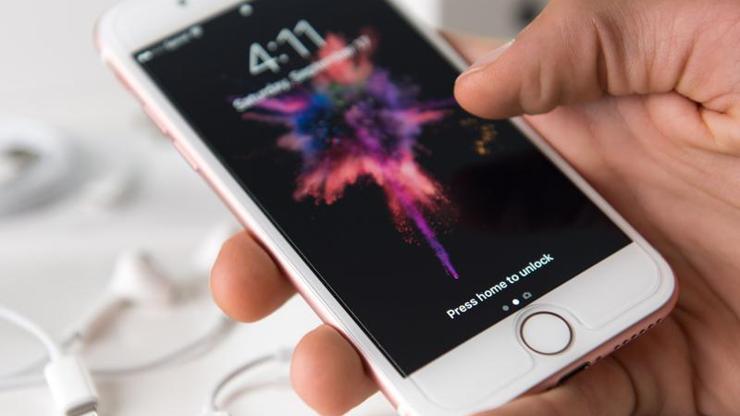 iPhone satışları düştü ancak Apple gelirlerinde rekor