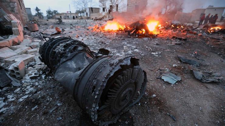 İdlib’te Rus savaş uçağı düşürüldü
