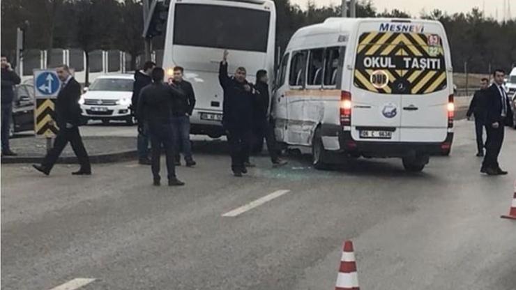 Ankarada iki servis aracı çarpıştı