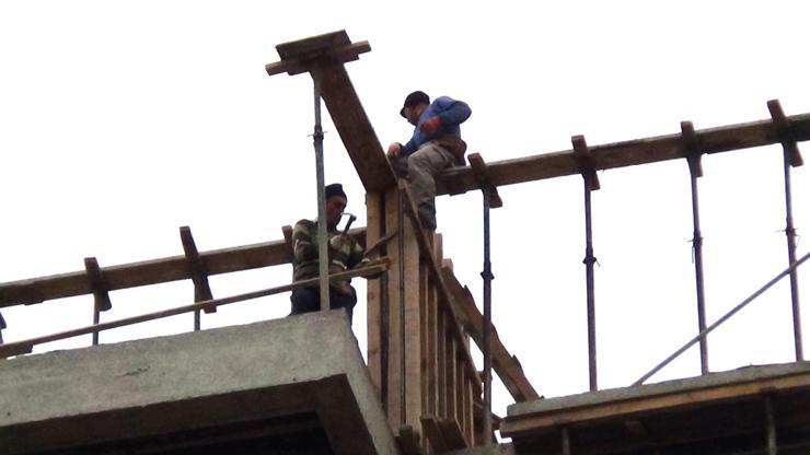 10 katlı inşaatta tehlikeli çalışma
