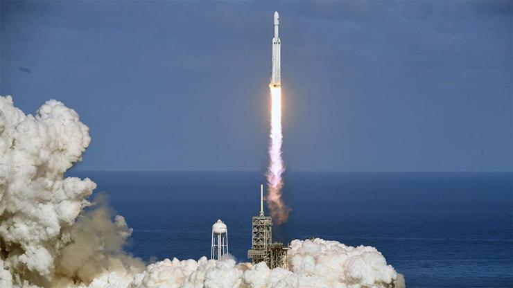 Falcon Heavy uzaya böyle fırlatıldı