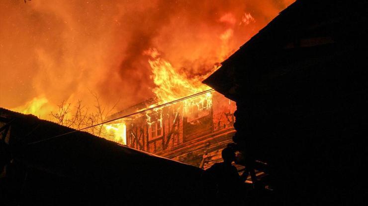 Kastamonuda yangın faciası: 1 kişi kayıp, 7 ev kullanılamaz halde