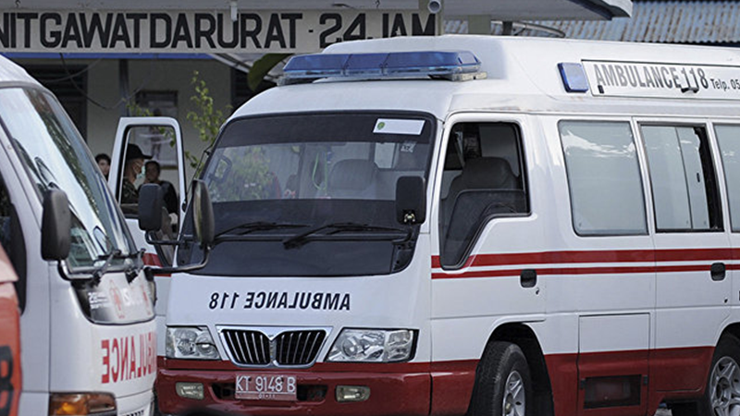Endonezya’da otobüs devrildi: 27 ölü