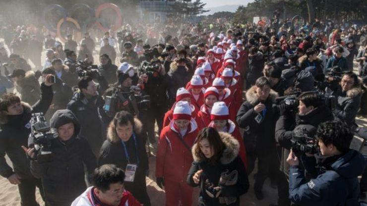 Kuzey Koreli ponpon kızlar kabusu yaşıyor