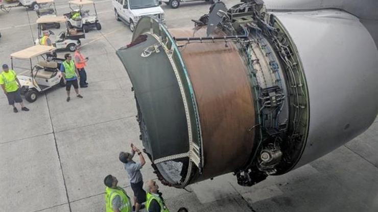 Havada panik: Yolcu uçağının motor kapağı koptu