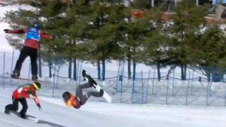 Son dakika Avusturyalı snowboardcu boynunu kırdı ama yarışa devam etti