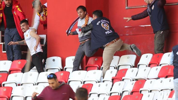 Antalya - Kayserispor maçında kavgayı polis ayırdı