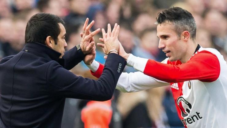 Robin van Persie galibiyet golünü attı