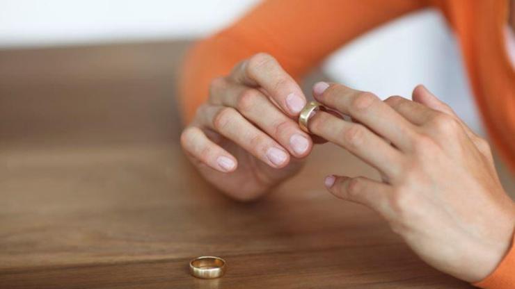 Boşanırken eşler arasında borçların paylaşımı nasıl yapılır