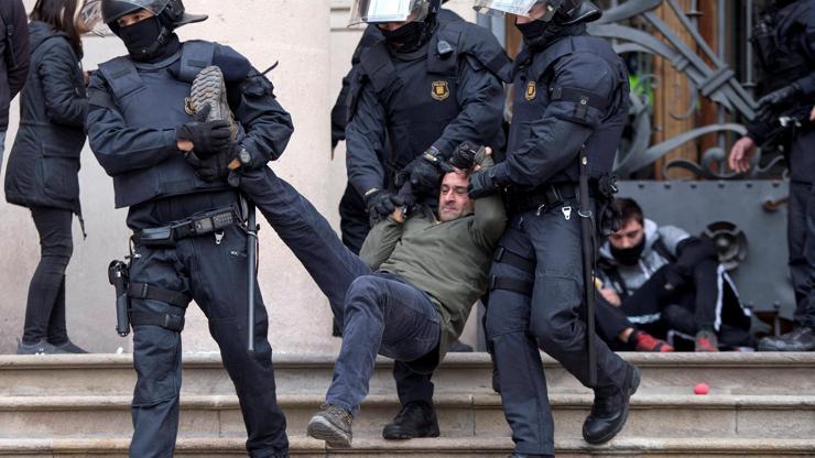 Katalan protestoculara polis müdahalesi