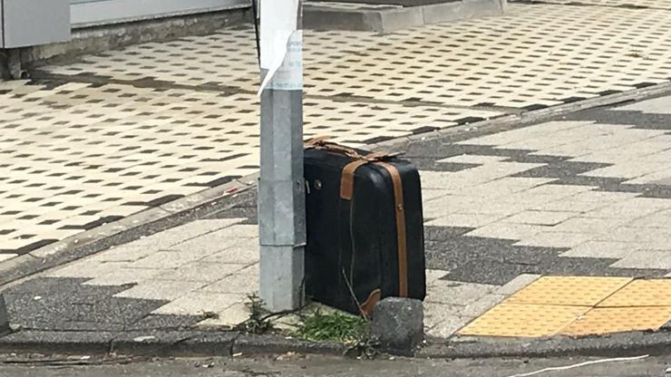 Çöp diye atılan valiz polisi alarma geçirdi
