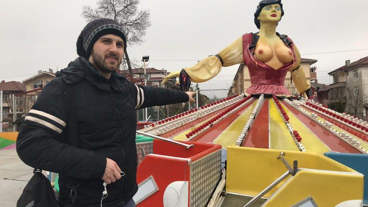 Lunaparkta göğsü açık balerin ilgi odağı oldu