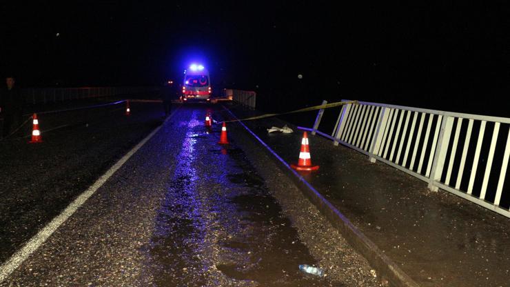 Son dakika... Kamyonet çaya düştü, arama çalışmaları başladı