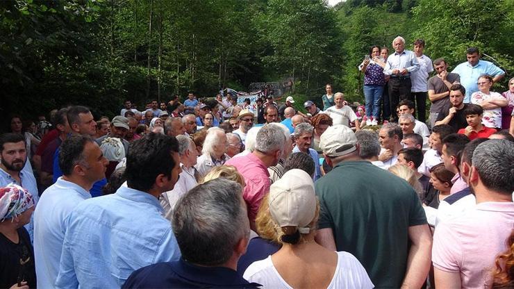 Köylüler HES için gelen bakanlık heyetini kovdu