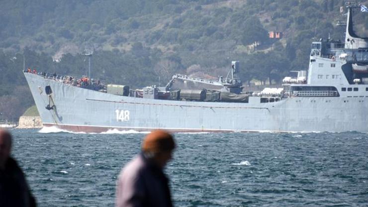 Askeri araç yüklü Rus gemisi Akdenize iniyor
