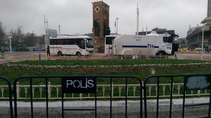 Polis Taksim ve İstiklali kapattı